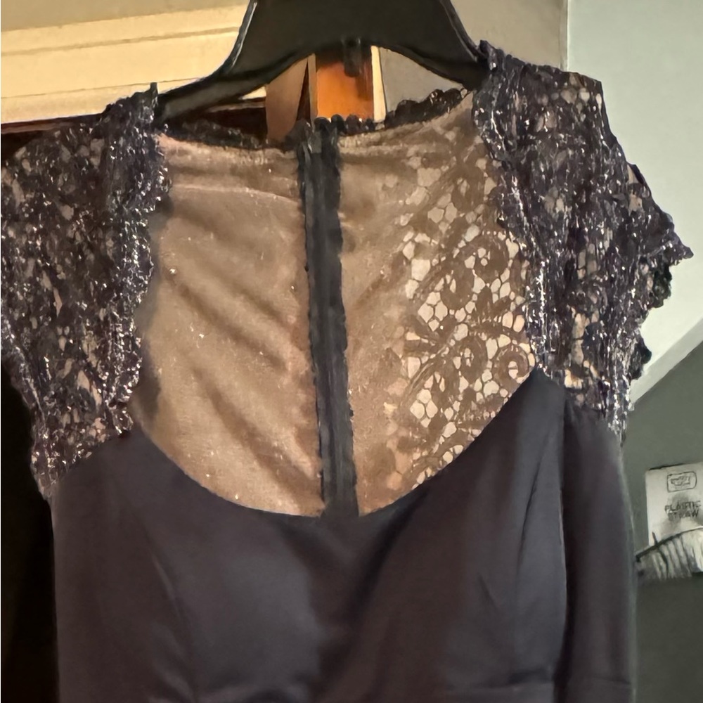 NAVY BLUE DRESS IN EXCELLENT CONDITION. Only worn once.